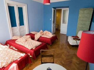 Travellers Hostel *
