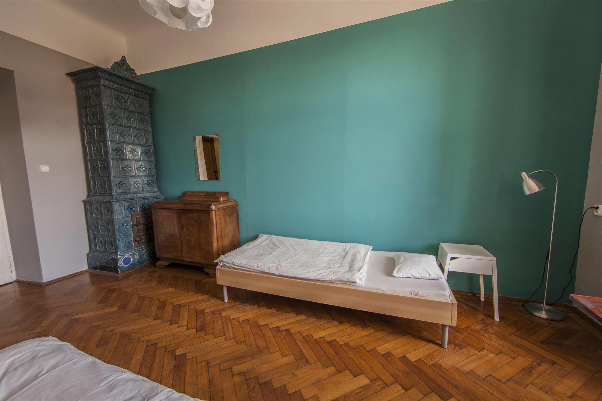 Travellers Hostel *